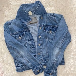 women’s Levi’s denim jacket
